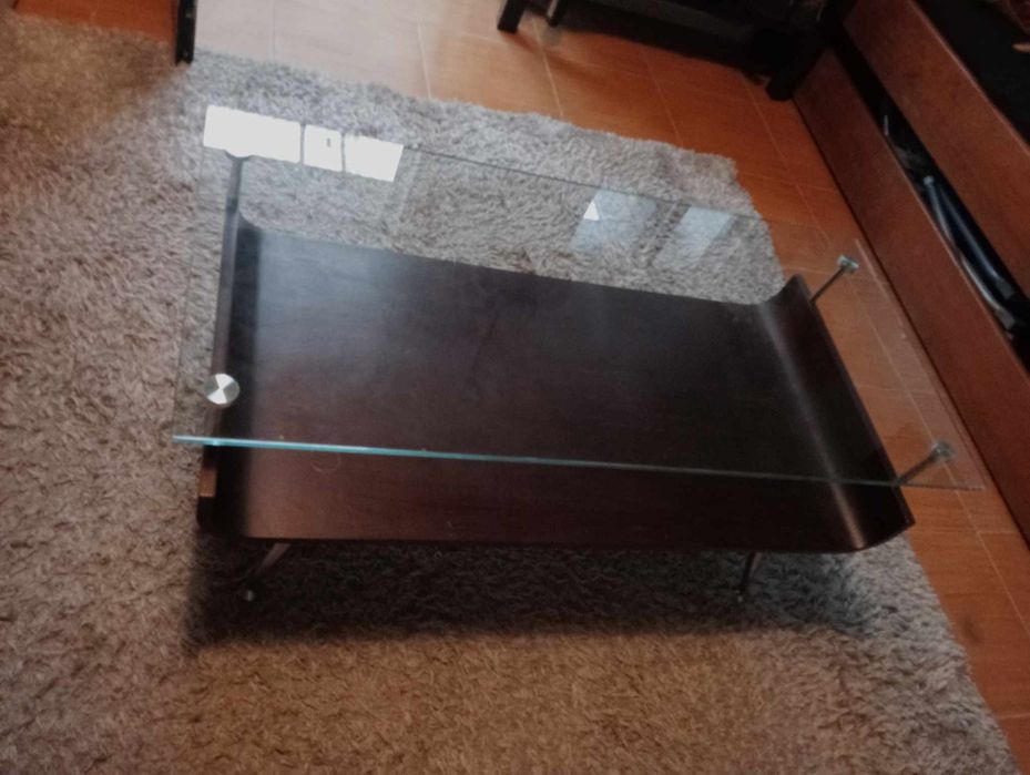 Mesa de centro com vidro