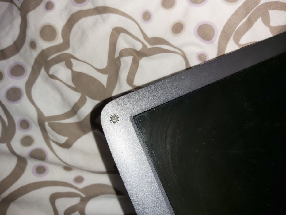 Laptop samsung z ładowarką i nowa bateria