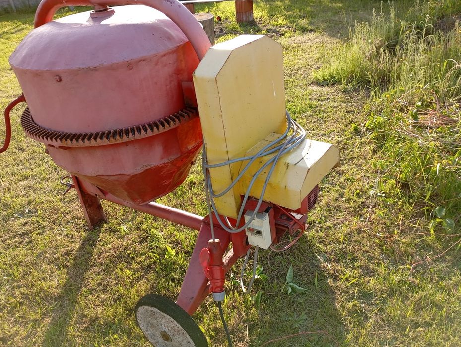 Betoniarka 250l siła
