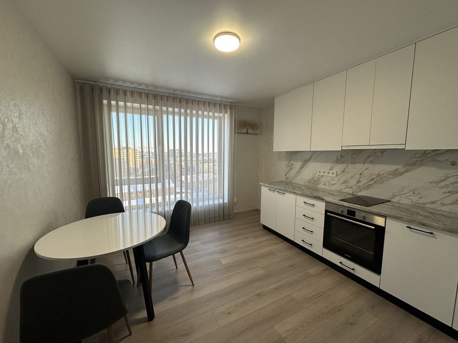 Продам 1-кімнатну квартиру . Новобудова . Центр. Є -оселя  .