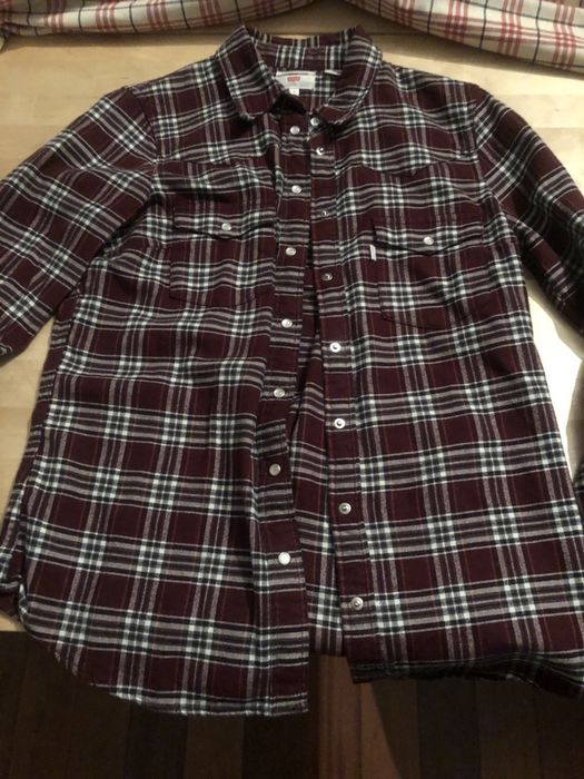 Camisa, Boné e Blusão Levis