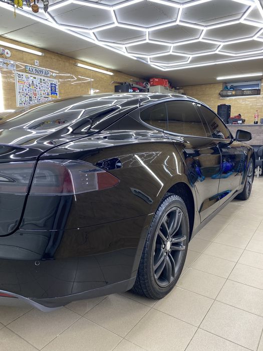 Tesla S 2014г  супер состояние