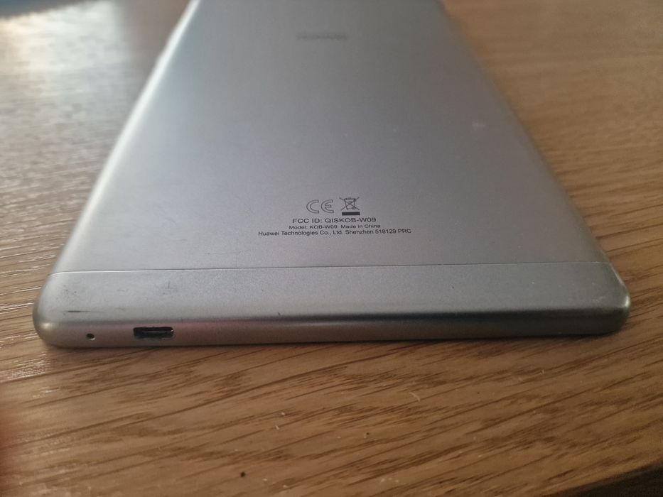 Tablet Huawei 8" mediaPad  T3  w pełni sprawny