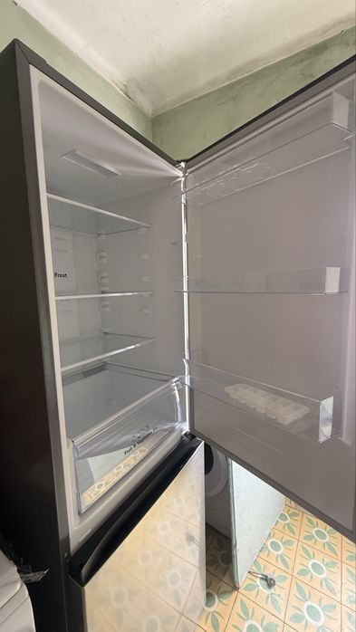 Frigorífico Combinado HISENSE RB390N4BCC (No Frost - 186 cm - 304 L - Inox)