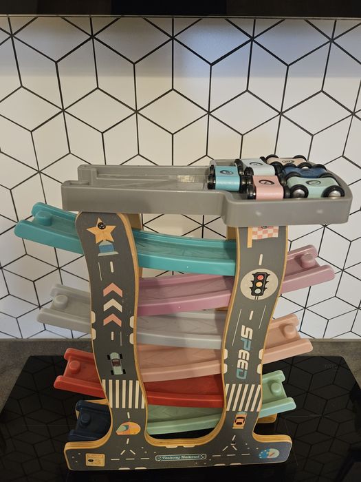 Zjeżdżalnia z samochodami