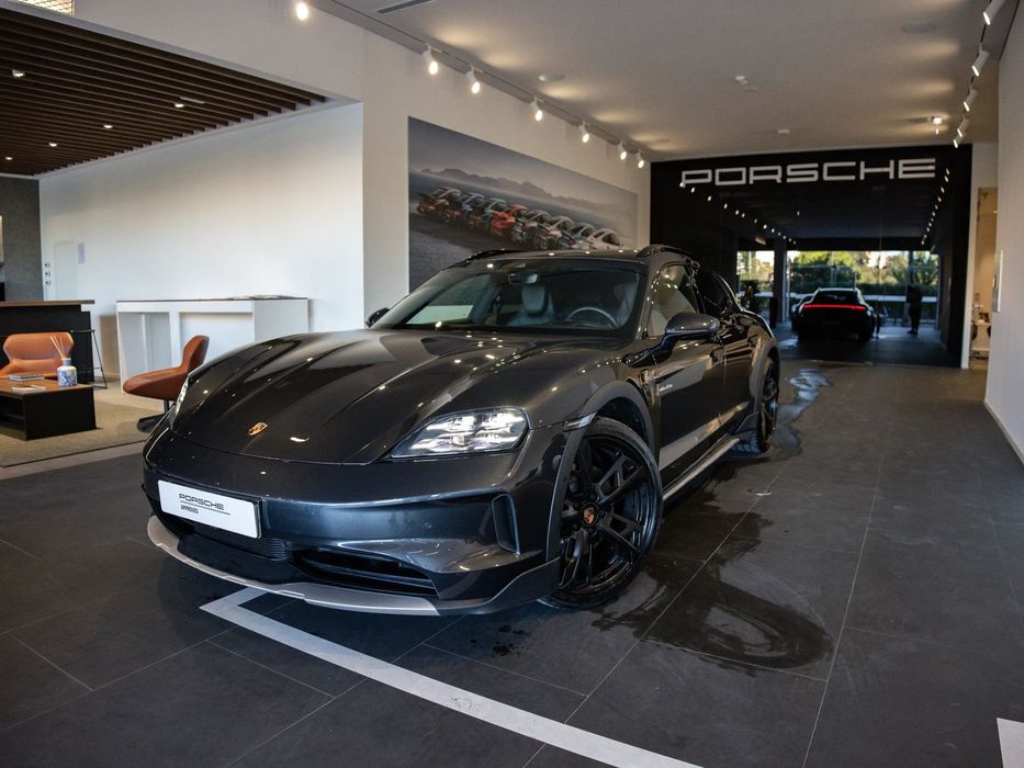 Porsche Taycan Cross Turismo 4