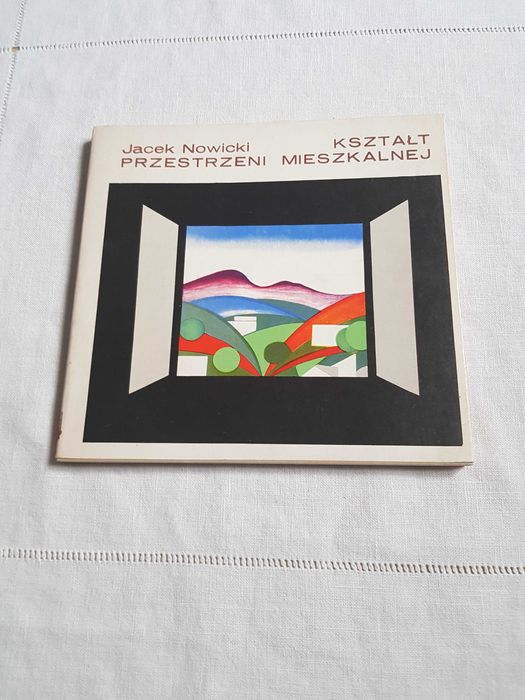 Książka Jacka Nowickiego ;Kształt przestrzeni mieszkalnej.