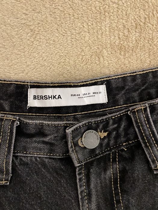 Оригінальні широкі сірі джинси Bershka - must-have у гардеробі