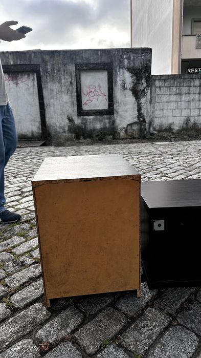 Conjunto de móveis pretos em ótimo estado