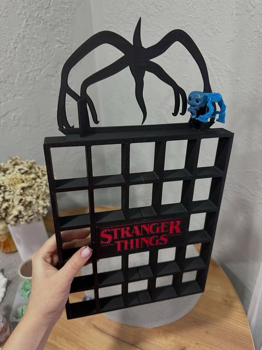 Поличка для фігурок з Stranger Things "Дивні Дива"