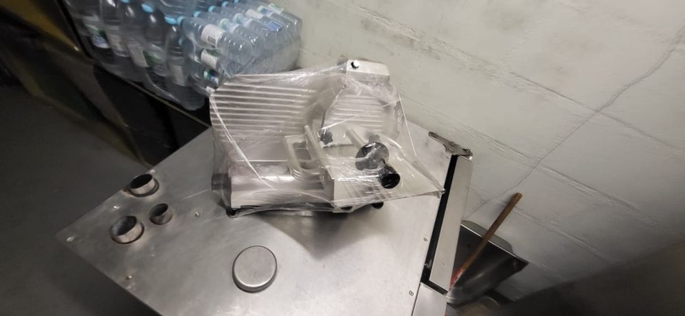 Fiambreira profissional nova (nunca foi usada)