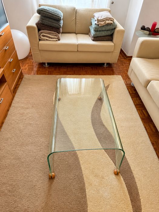 Mesa de Centro em Vidro Curvo Espesso – Design Moderno | 90 × 60 cm