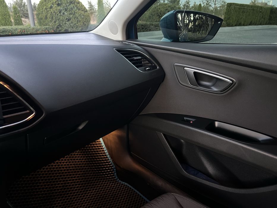 Автомобіль SEAT Leon 2015 року