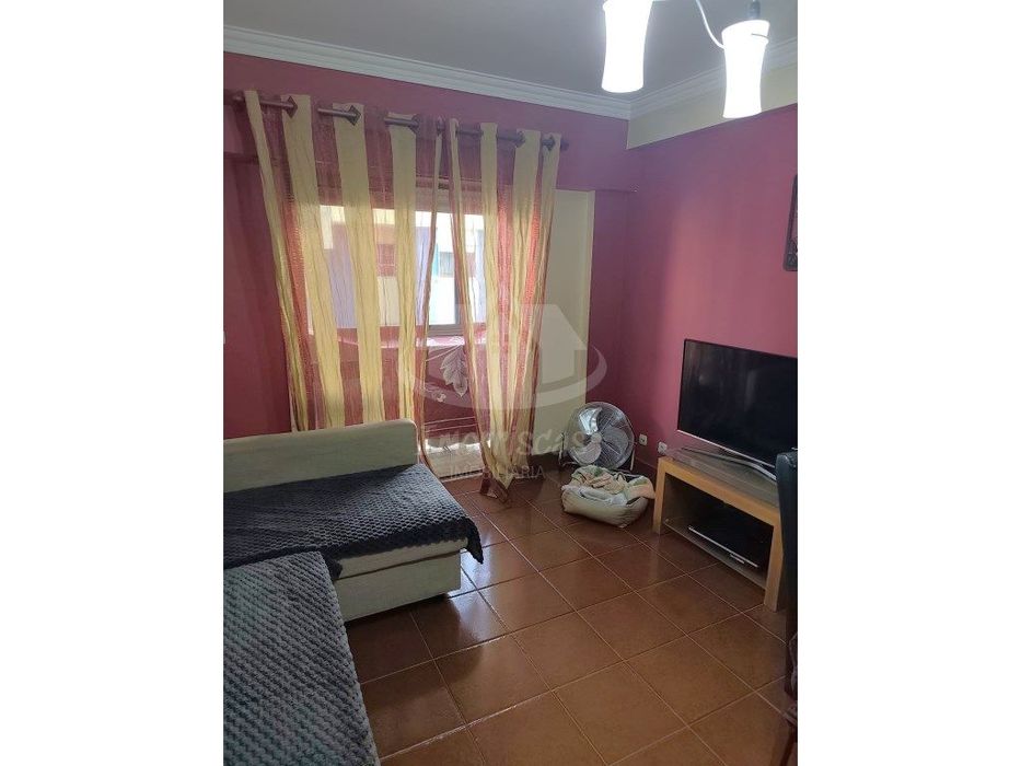 Apartamento T2 luminoso com varanda em Odivelas