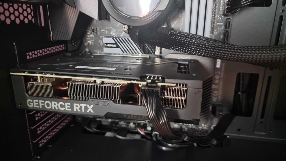 Komputer MAD DOG PBG AORUS301-A02WR32