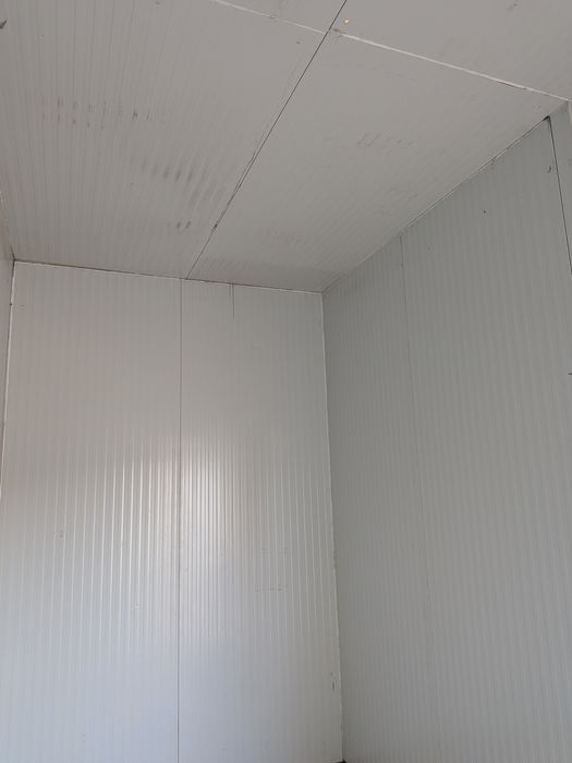 Anexo em PVC c/ base em madeira 4m x 2m x 3m