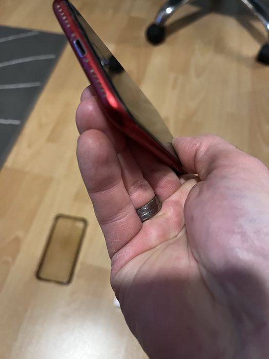 Iphone se czerwony