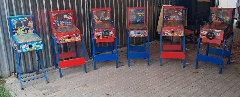 Automat zarobkowy wrzutowy FLIPPER sprzedający kulki uzywany w dobrym stanie