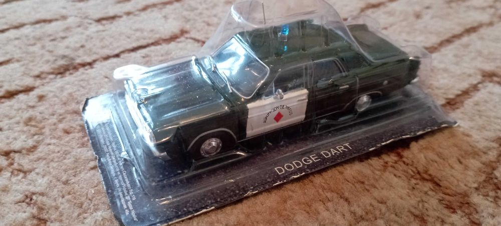 Model samochodu marki Dodge Dart - policja w skali 1:43.
