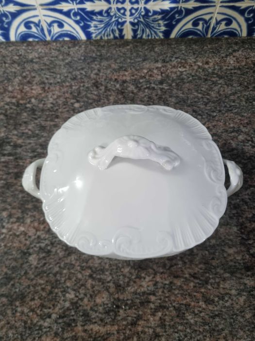 Terrina branca da marca Vista Alegre