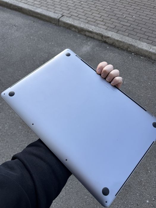Macbook Pro A2141 16inch 2019 i9/32/1tb/5500m 8gb ДЕФЕКТ
