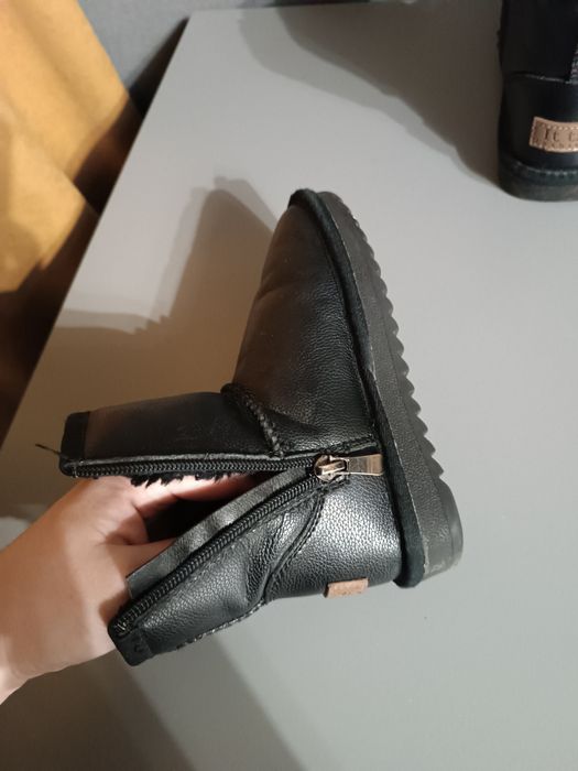 Уги,шкіра 30 р,стан ідеальний