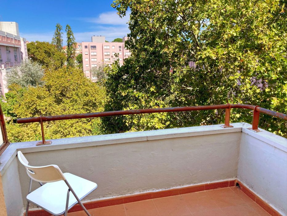 Duplex T2/T3, com 103 m², no centro de Telheiras