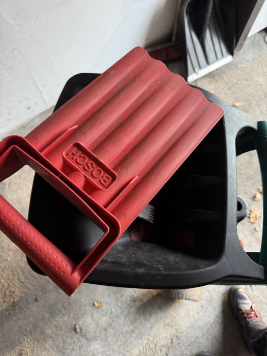 BOSCH Elektryczna rodrabniarka do gałęzi 2000