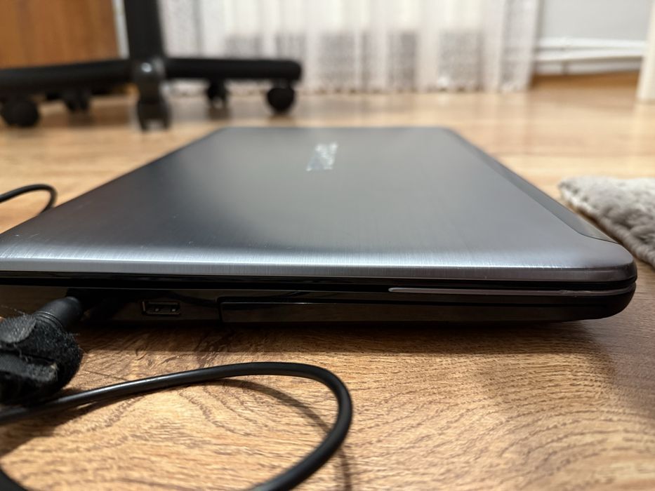 Ноутбук Toshiba Satellite L855-122