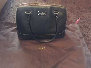 mala kate spade preta com dourado como nova com saquinho