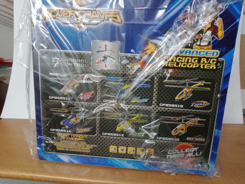helicóptero de controlo remoto da marca Hover Champs