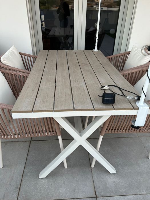 Mesa exterior El corte inglês