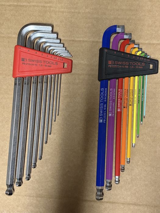 Chaves Umbrako Swiss tools