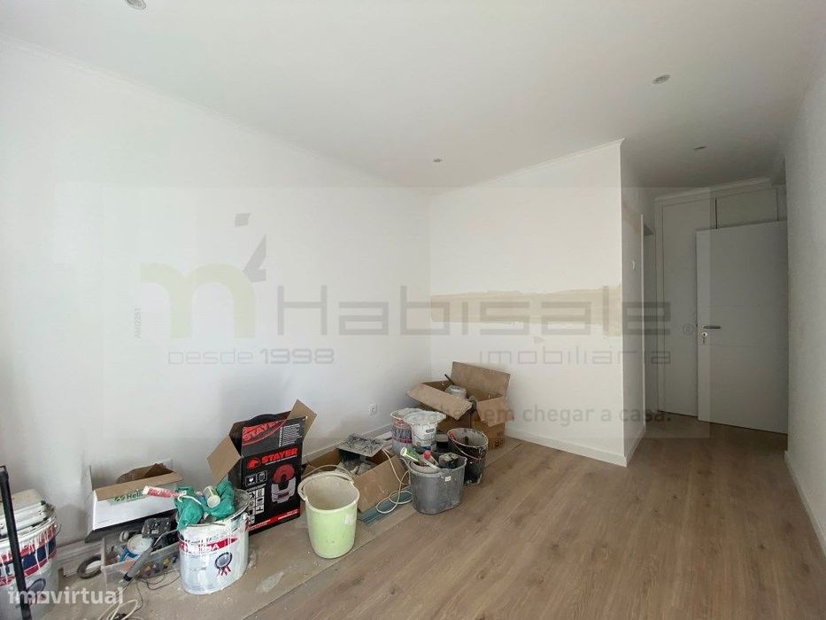 T3 Renovado com Suite | Excelente Localização | Amadora