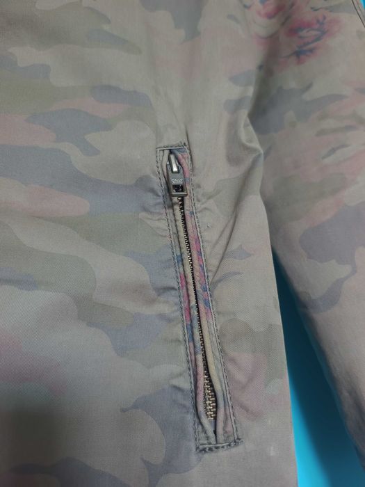 Damska parka khaki z kapturem w kwieciste wzory, rozmiar XS