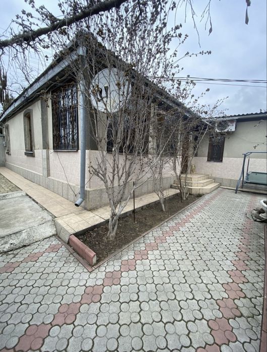 Продаю  4к будинок в Центрі