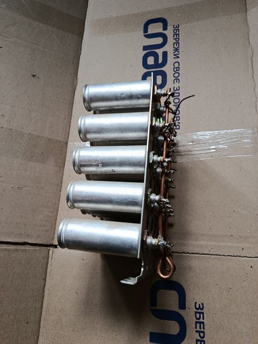 Конденсатори 4700мк 100в