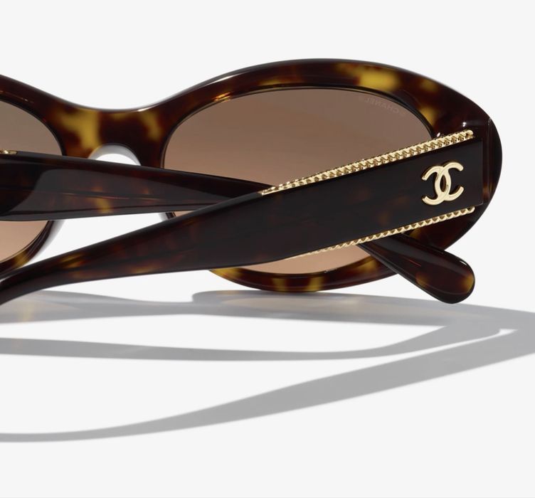 Óculos de Sol Oval Chanel