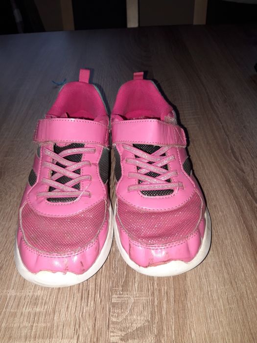 Buty sportowe na rzepy