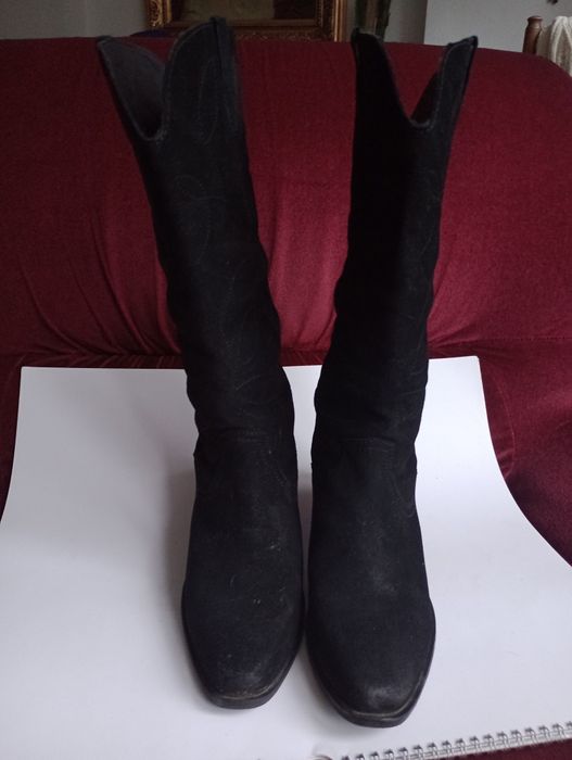 Kowbojki damskie czarne zamszowe kozaki Lasocki