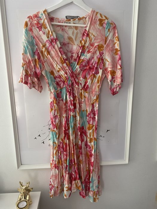 Letnia różowa sukienka w kwiatki