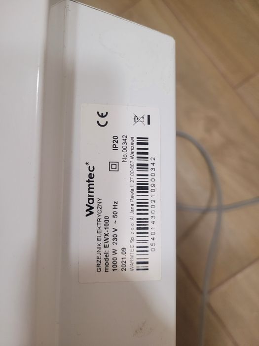 Grzejnik elektryczny  do zawieszenia na ścianie.