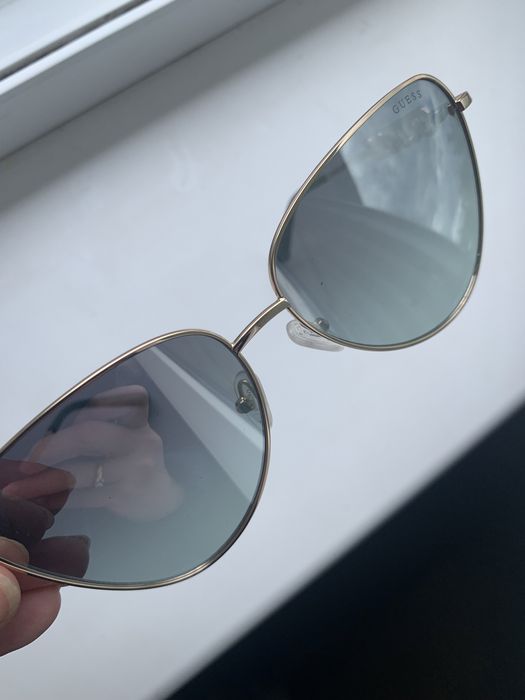 Продам очки Guess солнцезащитные, абсолютно новые, цвет нефрит