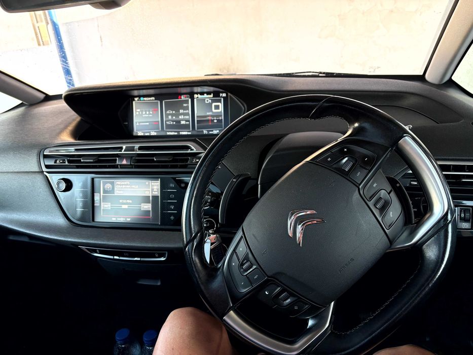 Estado Impecável: Citroën C4 Grand Picasso Exclusive (1.6 BlueHDi) | Volante à Direita com Matrícula Portuguesa