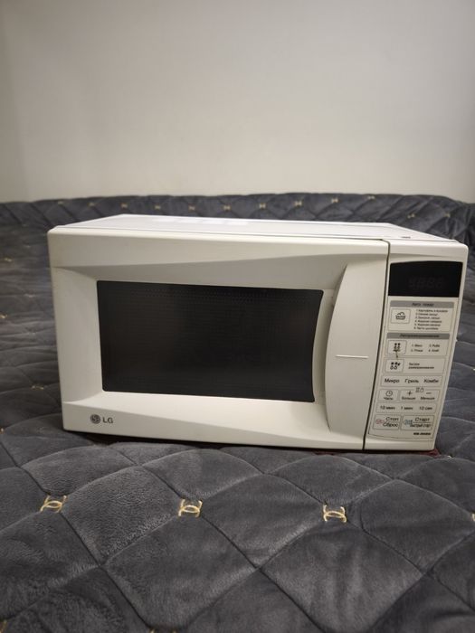 Мікрохвильова піч LG MS-1949W