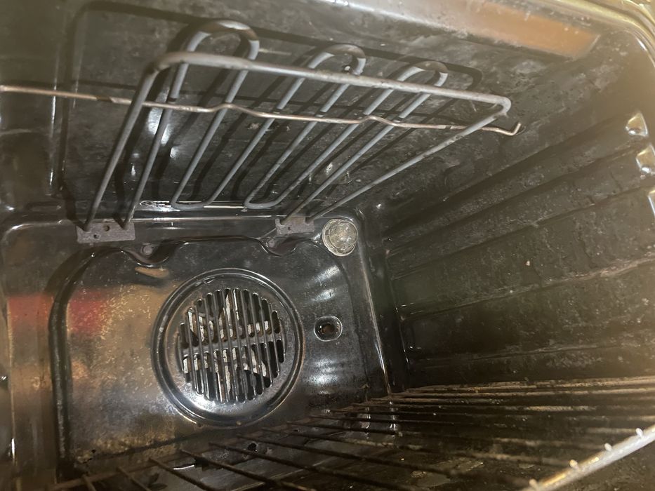 Духова піч вбудована Ariston .