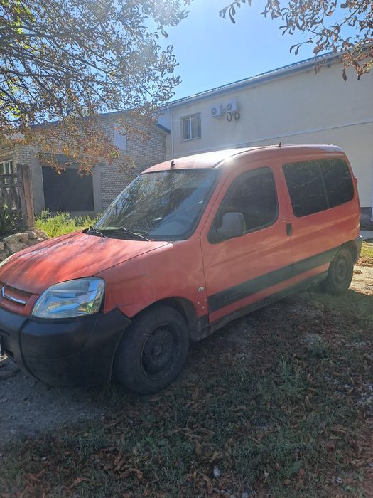 Машина Citroen Berlingo ситроен