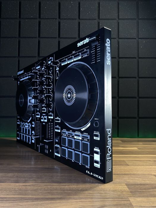 DJ контроллер Roland DJ-202