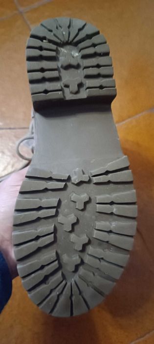 Botas baixas beje mulher