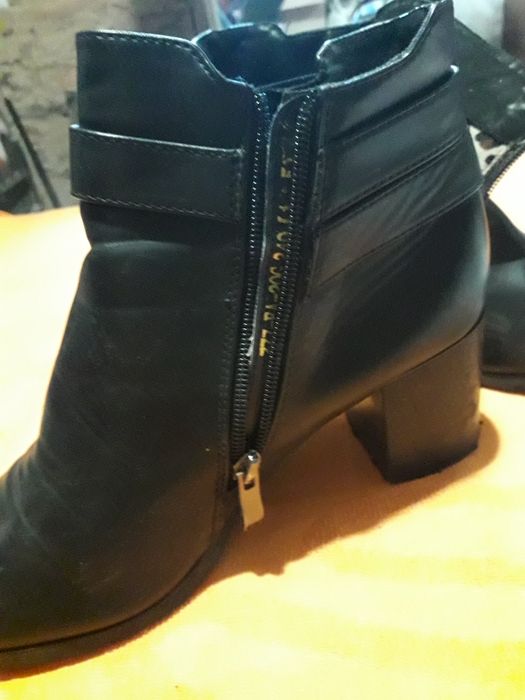 Женские демисизонные ботинки 38 размер